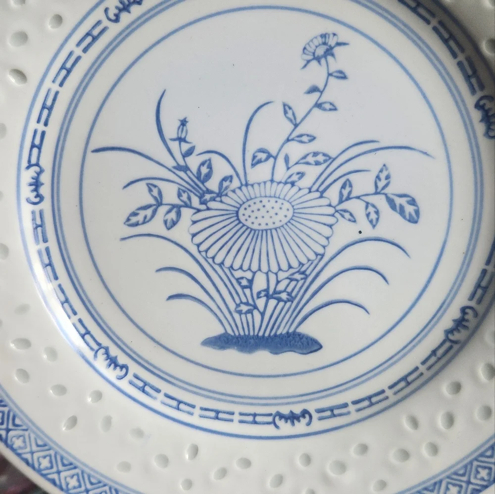 Vintage Chinese porcelain hand painted rice eye trim plate - Picture 1 of 8